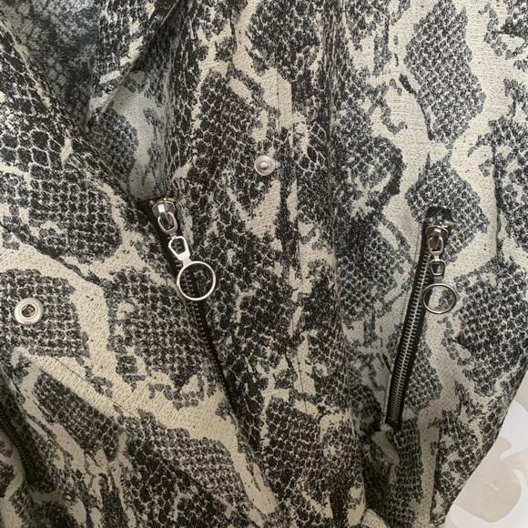 ZARA OVERSIZED SNAKESKIN MOTO JACKET - Picture 6 of 7